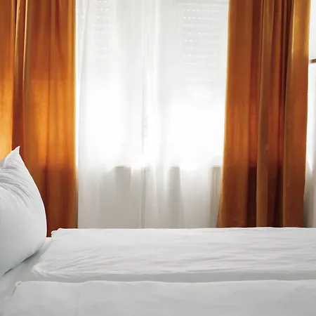 Helles, Modernes Apartment, Balkon, Fahrstuhl, 2p